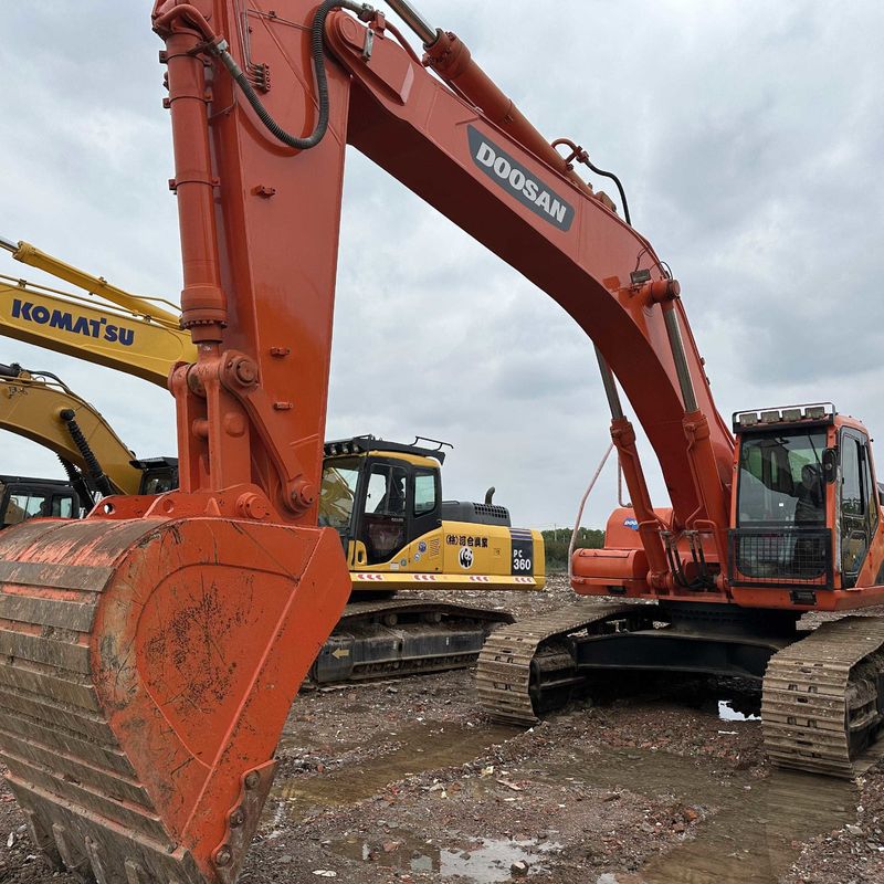 Escavatore Doosan Digger DH420LC-7 di seconda mano da 42 tonnellate
