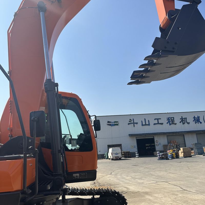 Escavatore Doosan Digger DX205 di seconda mano da 21 tonnellate di tipo medio