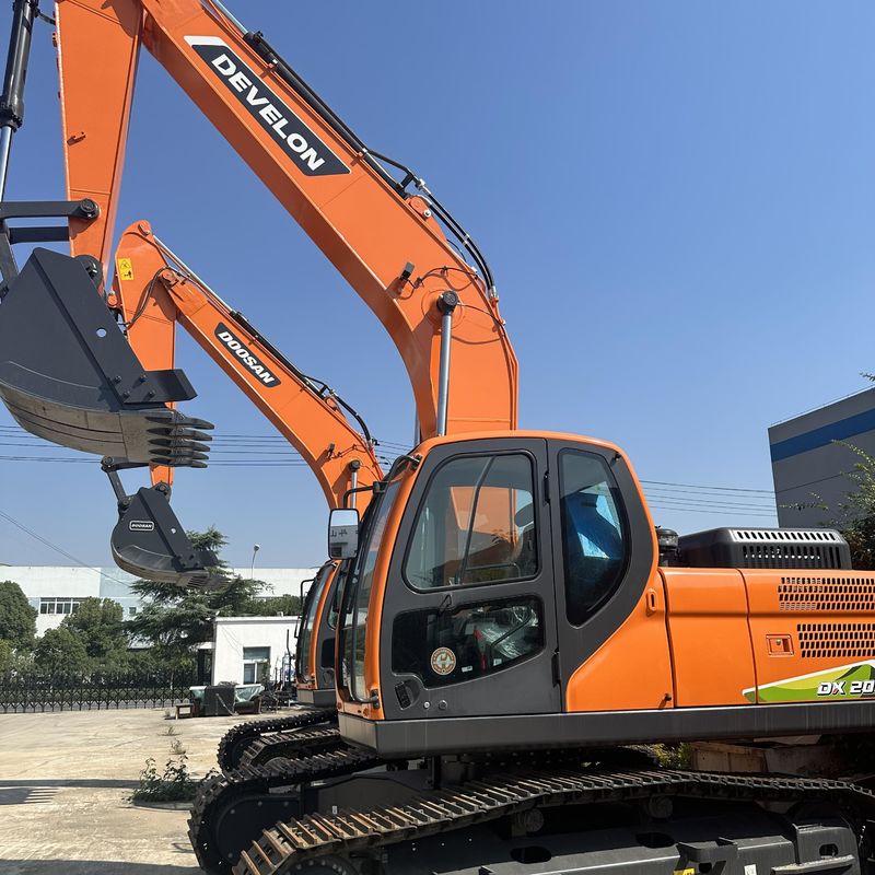 Escavatore Doosan Digger DX205 di seconda mano da 21 tonnellate di tipo medio