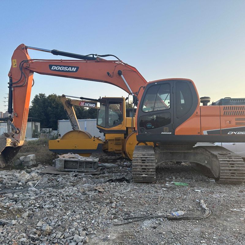 Escavatore Doosan Digger DX220 di seconda mano da 22 tonnellate di tipo medio