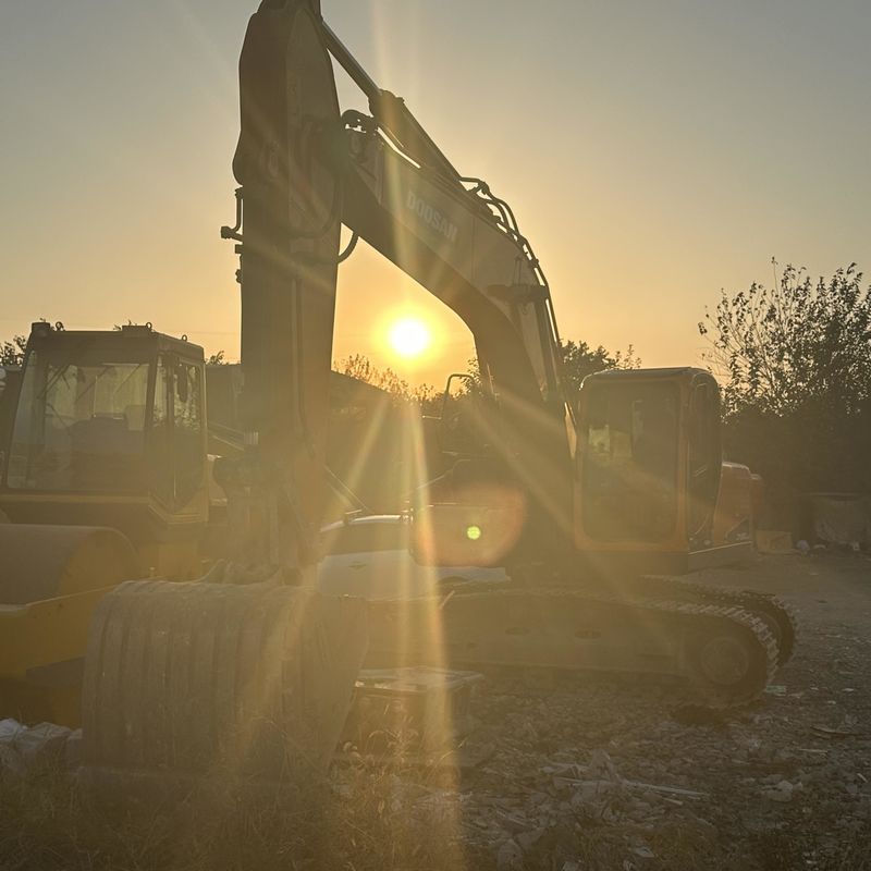 Escavatore Doosan Digger DX220 di seconda mano da 22 tonnellate di tipo medio