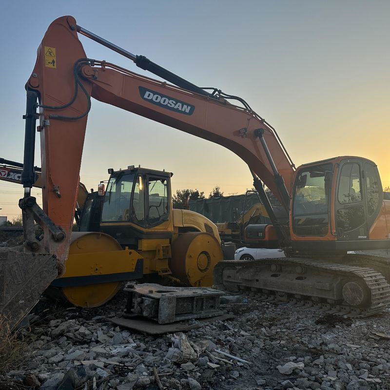 Escavatore Doosan Digger DX220 di seconda mano da 22 tonnellate di tipo medio