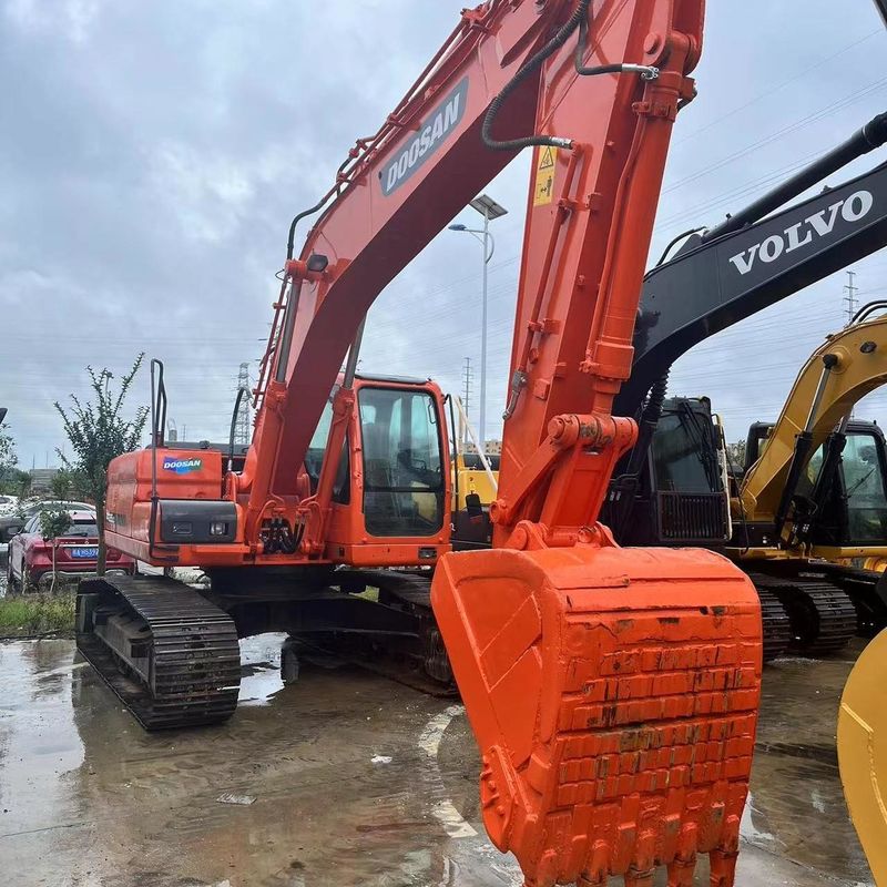 Escavatore Doosan Digger DX225LC di seconda mano da 22,5 tonnellate