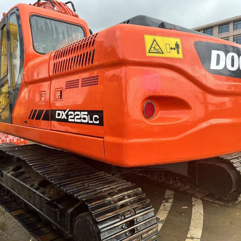 Escavatore Doosan Digger DX225LC di seconda mano da 22,5 tonnellate