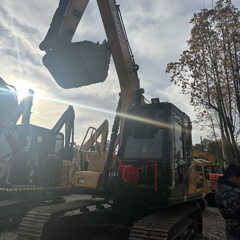 Usato SANY Digger SY135C di seconda mano 13.5 su mini escavatore di piccolo tipo