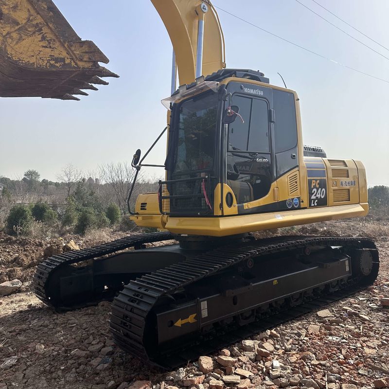 Escavatore Komatsu PC240-8 di seconda mano Usato 24 tonnellate