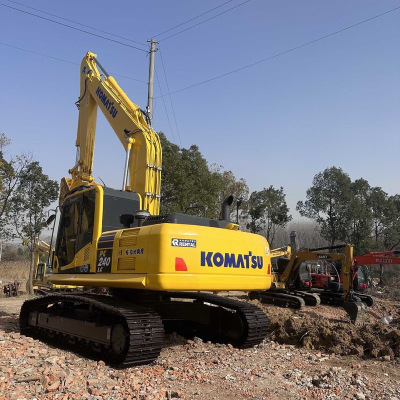 Escavatore Komatsu PC240-8 di seconda mano Usato 24 tonnellate