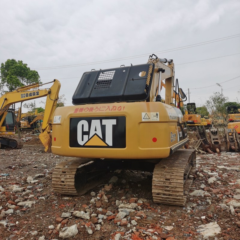 Vecchio escavatore CAT 323DL scavatori di seconda mano 23 tonnellate 110kw con secchio da 1,2 m3