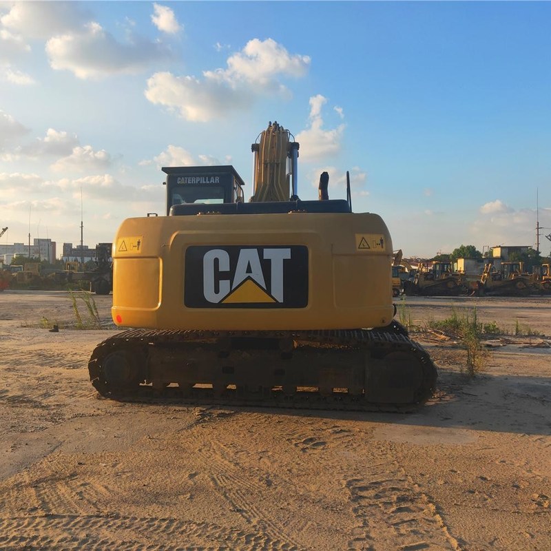 25 tonnellate di escavatore usato CAT 325D Crawler Digger 140kw 1.4m3 Capacità del secchio