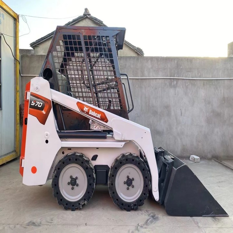 BobS70 Used Skid Steer Heavy Equipment Loader Mini S70 10,1 km/h 17,5 kW
