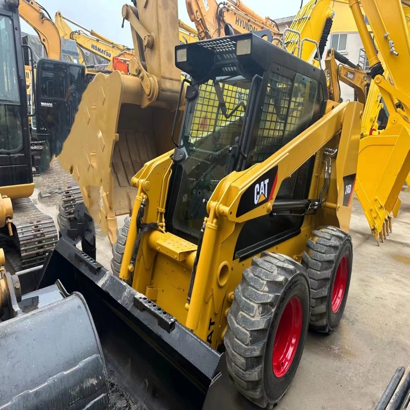 CAT 246D attrezzature usate per caricatori a guida a pattinata 4,5 tonnellate originali 53..6 kW