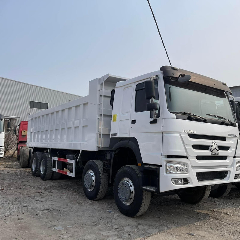 Riprenduto Howo 375 Sinotruk Howo 8x4 Dump Truck Tipper 40T diesel manuale