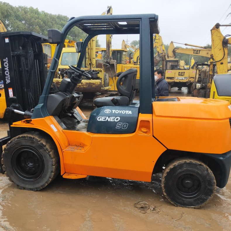 FD50 Toyota Diesel di seconda mano 5 tonnellate Altura massima di sollevamento 4,5 m