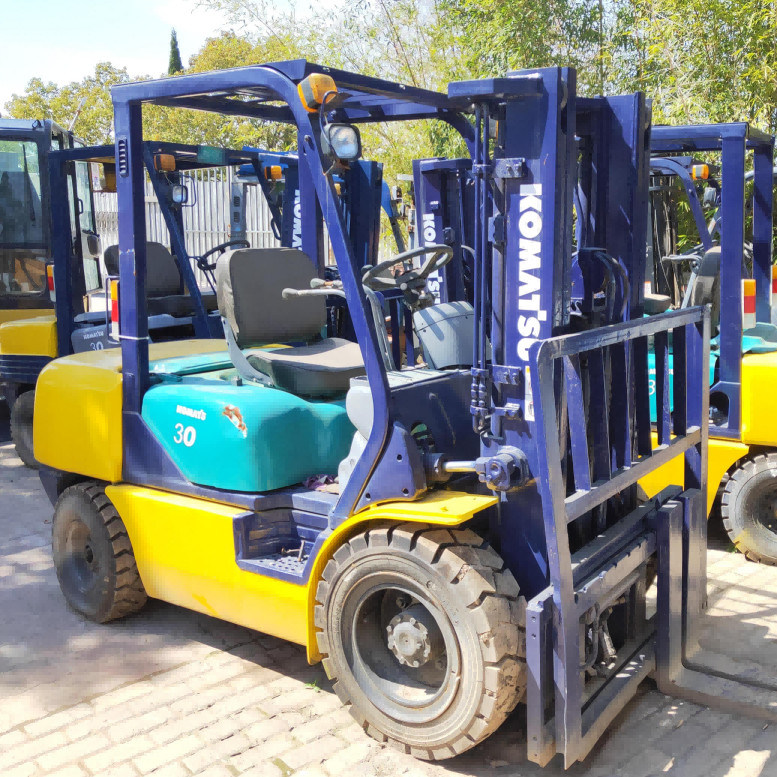 Distributore di attrezzature da magazzino usato 3T Carrello elevatore TCM F30 Raggio di sterzata minimo 2,4 m