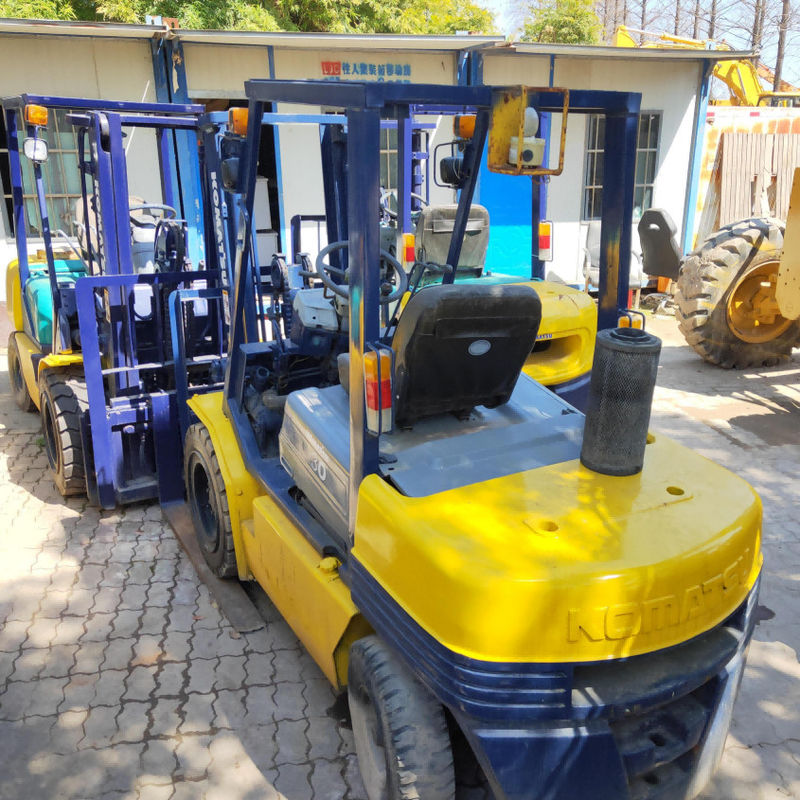 Komatsu FD30 carrello elevatore usato a due fasi attrezzatura per la movimentazione dei materiali 3 tonnellate