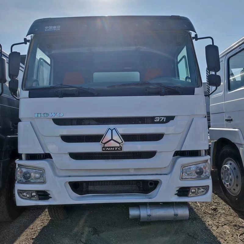 Sinotruk Howo 371 camion petrolifero 2000L 8x4 di seconda mano per la consegna di carburante
