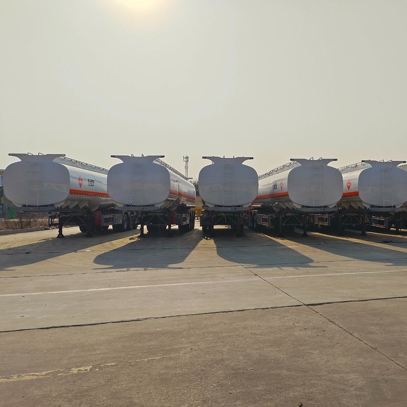 3 assi semirimorchio vecchio camion cisterna per il trasporto di petrolio combustibile 10000L