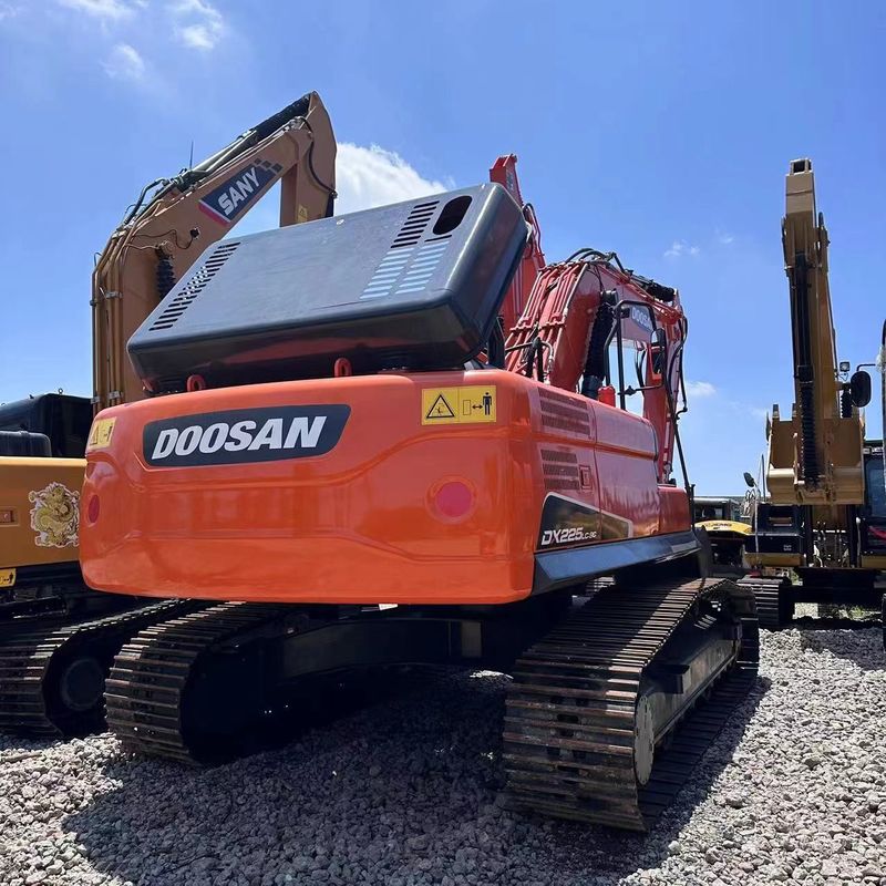 Escavatore Doosan Digger DX225 di seconda mano da 22,5 tonnellate