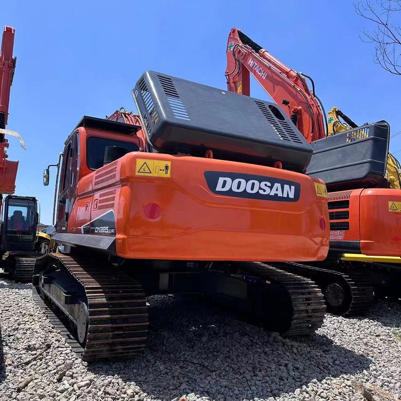 Escavatore Doosan Digger DX225 di seconda mano da 22,5 tonnellate