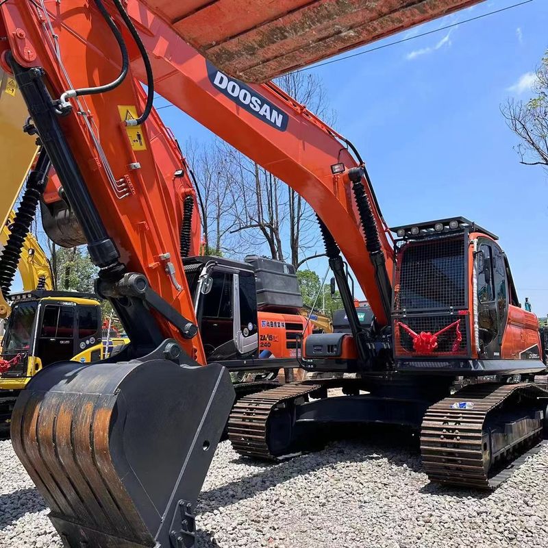 Escavatore Doosan Digger DX225 di seconda mano da 22,5 tonnellate