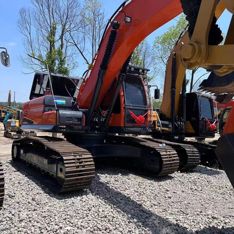 Escavatore Doosan Digger DX225 di seconda mano da 22,5 tonnellate