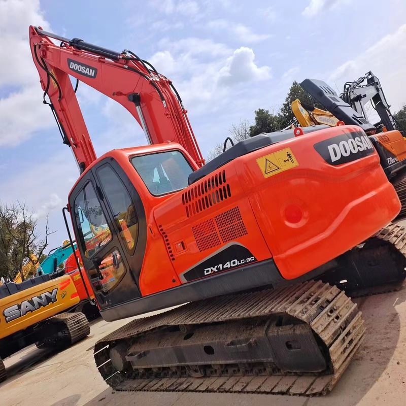 Escavatore Doosan Digger DX140LC di seconda mano da 14 tonnellate di tipo medio