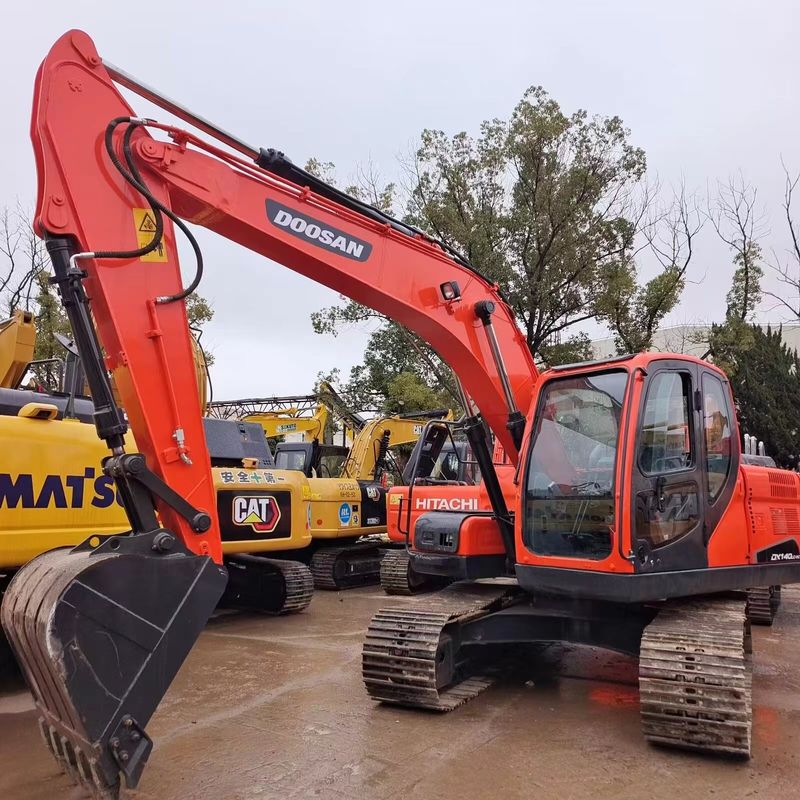 Escavatore Doosan Digger DX140LC di seconda mano da 14 tonnellate di tipo medio