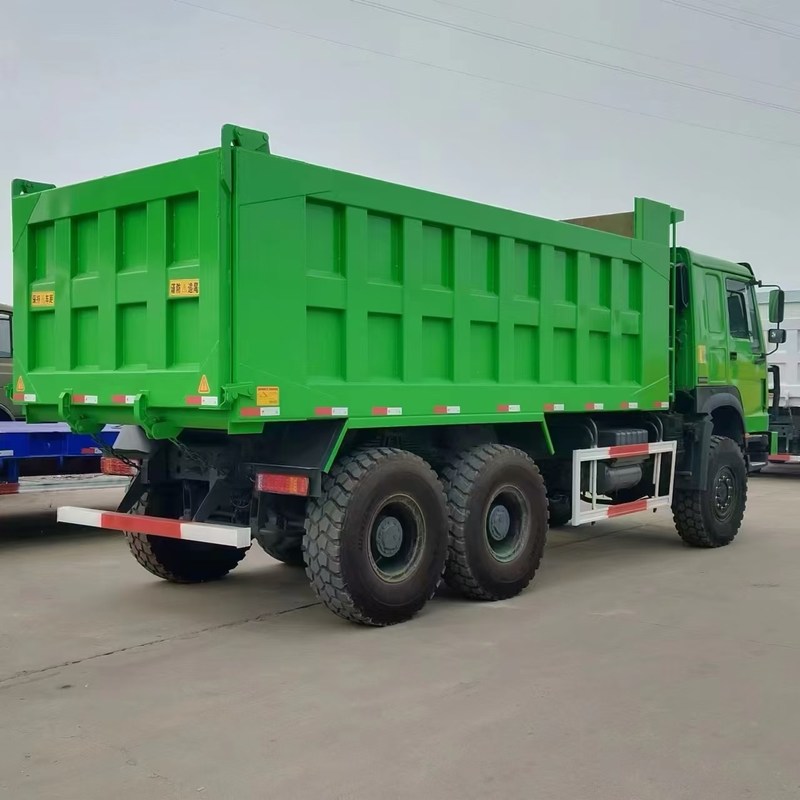 Camionetto Howo 371hp Sinotruk Howo 6x6 tipper 6 ruote diesel manuale