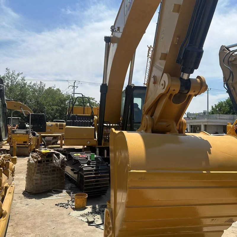 Escavatore usato CAT 330GC Scavatore cingolato da 30 tonnellate 151 kW con benna da 1,6 m3