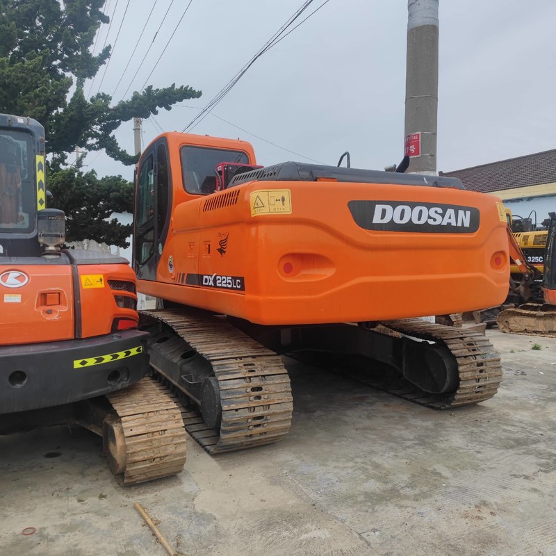 Usato Doosan DX225 Digger 22,5 tonnellate Escavatore a trascinatore di medie dimensioni 157kw