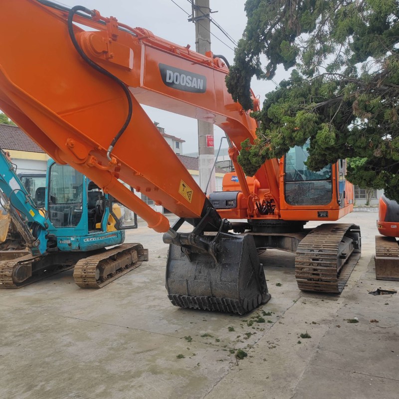 Usato Doosan DX225 Digger 22,5 tonnellate Escavatore a trascinatore di medie dimensioni 157kw