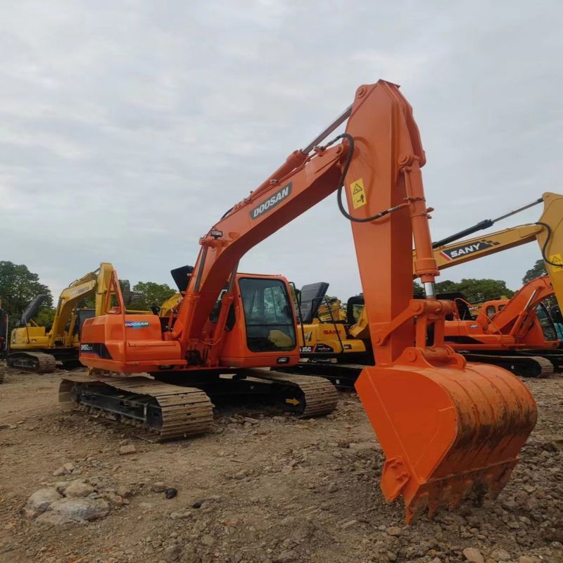 Escavatore Doosan Digger DX150LC di seconda mano da 15 tonnellate di tipo medio