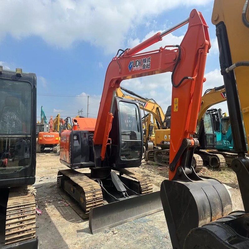 Hitachi ZX75 Escavatore usato idraulico 7 tonnellate medio 40.3kw con 0.33m3 secchio
