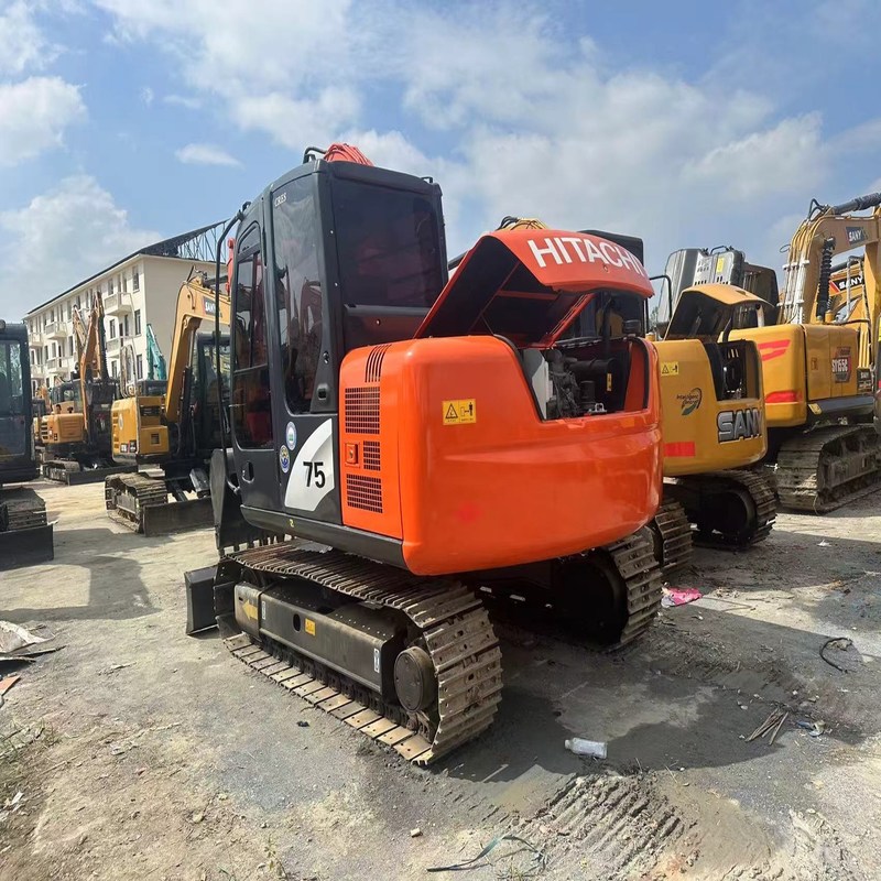 Hitachi ZX75 Escavatore usato idraulico 7 tonnellate medio 40.3kw con 0.33m3 secchio