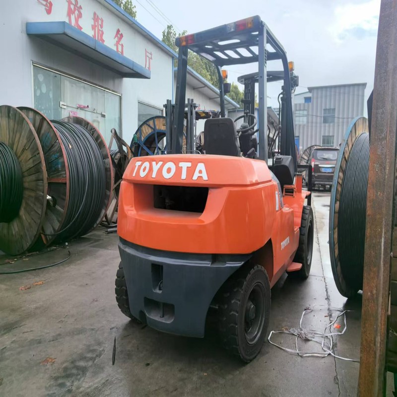 FD50 Toyota Diesel di seconda mano 5 tonnellate Altura massima di sollevamento 4,5 m