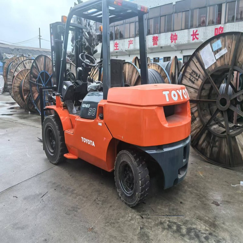 FD50 Toyota Diesel di seconda mano 5 tonnellate Altura massima di sollevamento 4,5 m
