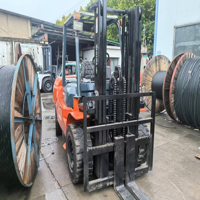 FD50 Toyota Diesel di seconda mano 5 tonnellate Altura massima di sollevamento 4,5 m