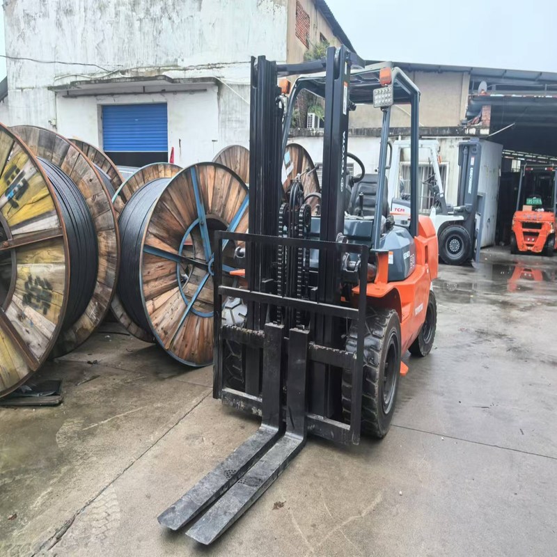 FD50 Toyota Diesel di seconda mano 5 tonnellate Altura massima di sollevamento 4,5 m