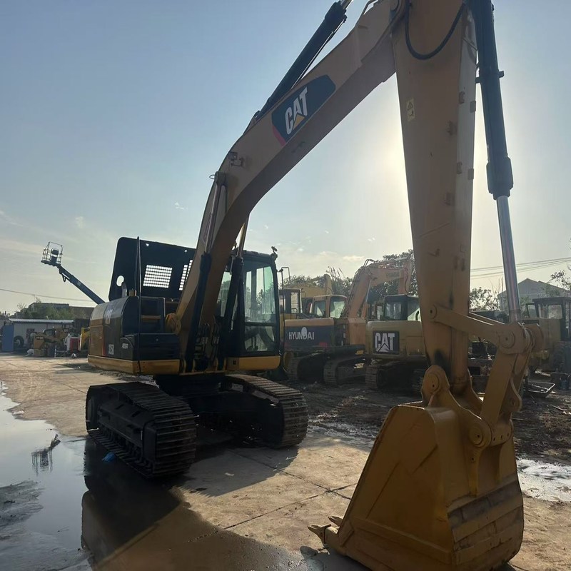 Escavatori usati da 25 tonnellate CAT 325D Crawler Digger 140kw con secchio da 1,4 m3