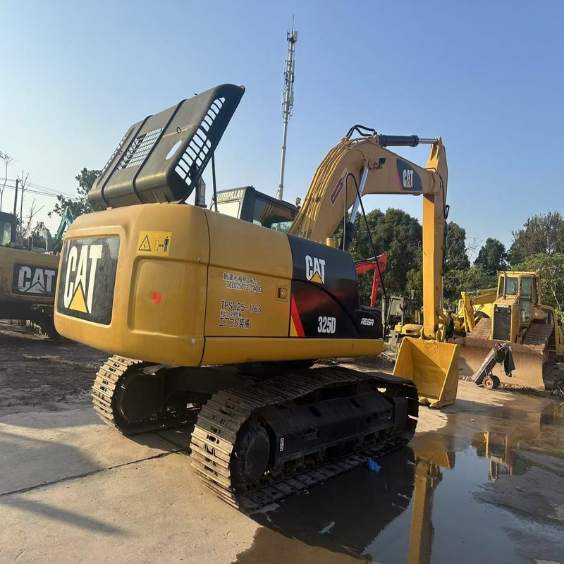 Escavatori usati da 25 tonnellate CAT 325D Crawler Digger 140kw con secchio da 1,4 m3