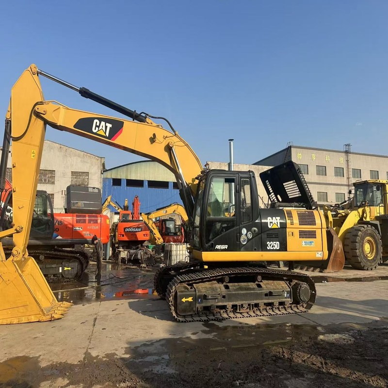 Escavatori usati da 25 tonnellate CAT 325D Crawler Digger 140kw con secchio da 1,4 m3