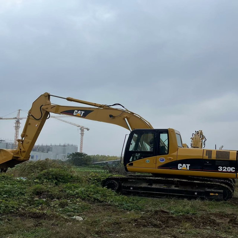 Escavatori usati CAT 320C di seconda mano 20 tonnellate Escalatore da striscio 110kw con secchio da 0,8m3