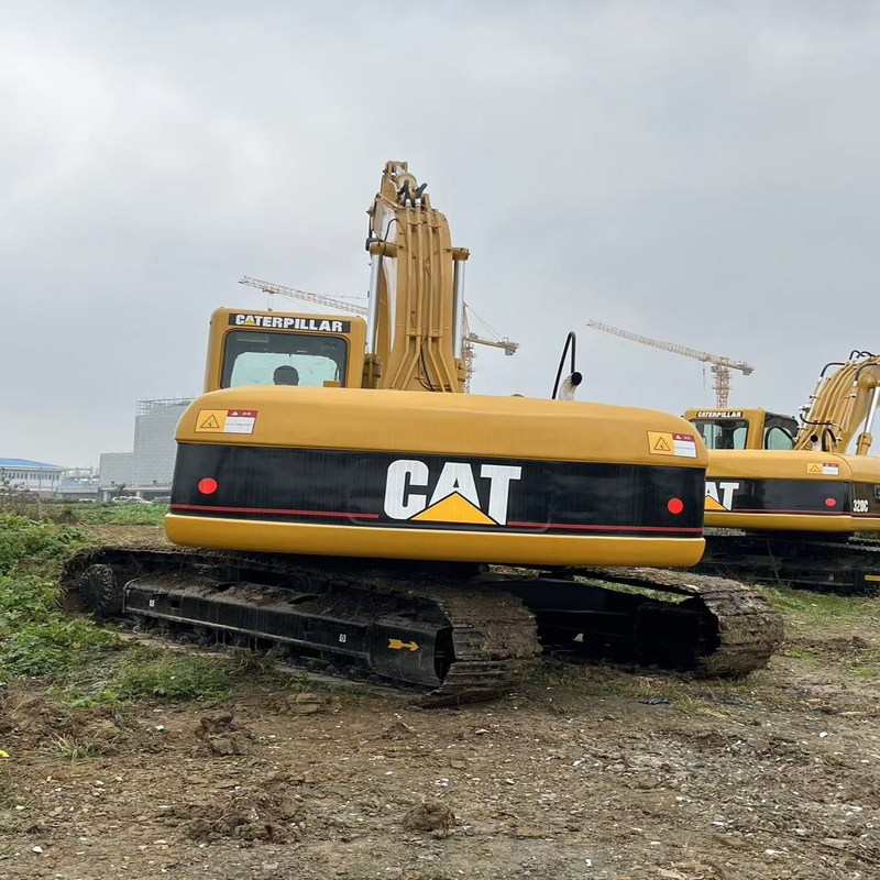 Escavatori usati CAT 320C di seconda mano 20 tonnellate Escalatore da striscio 110kw con secchio da 0,8m3