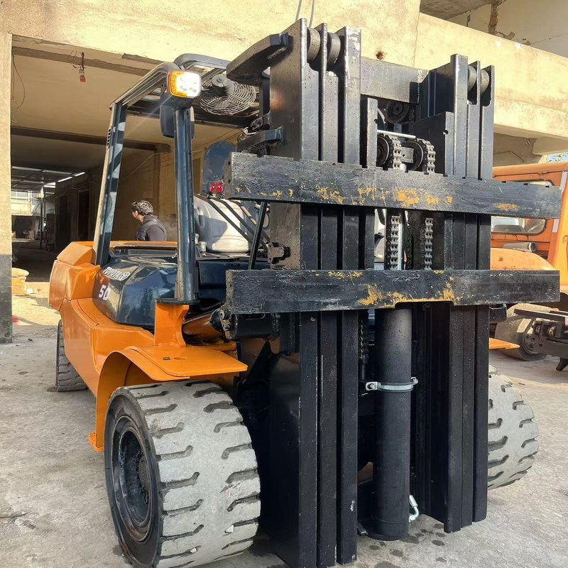 FD50 Toyota Diesel di seconda mano 5 tonnellate Altura massima di sollevamento 4,5 m