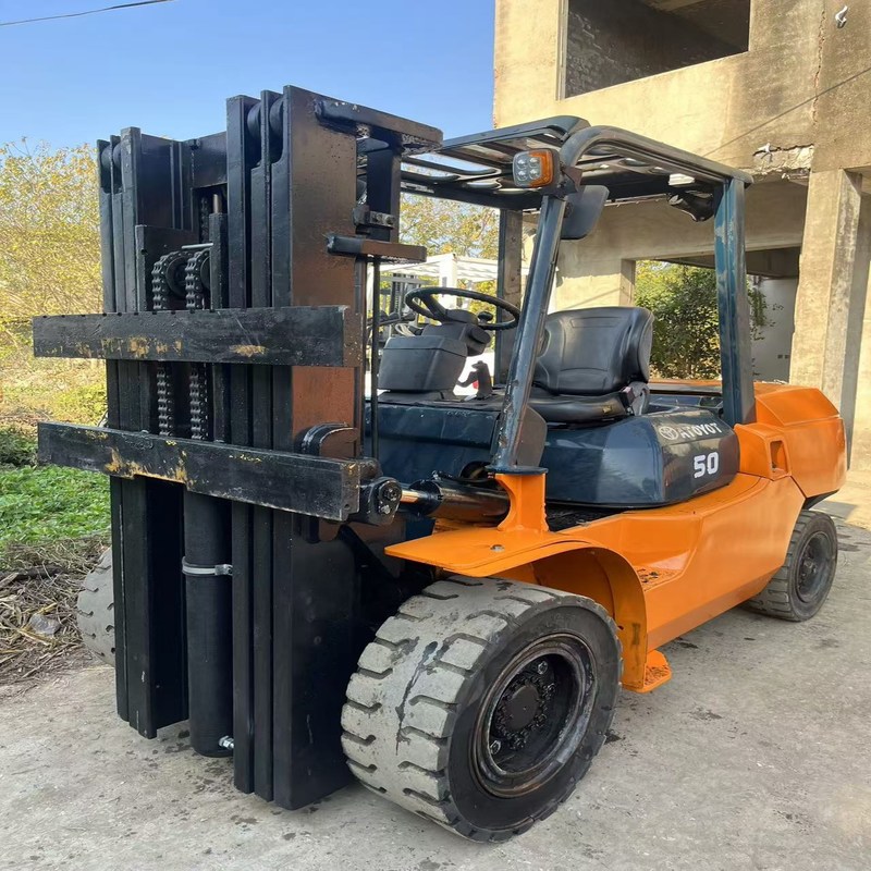 FD50 Toyota Diesel di seconda mano 5 tonnellate Altura massima di sollevamento 4,5 m