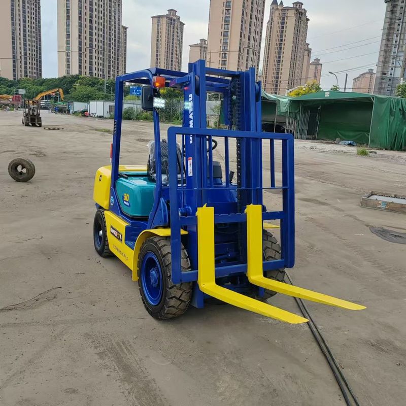 Komatsu FD30 carrello elevatore usato a due fasi attrezzatura per la movimentazione dei materiali 3 tonnellate